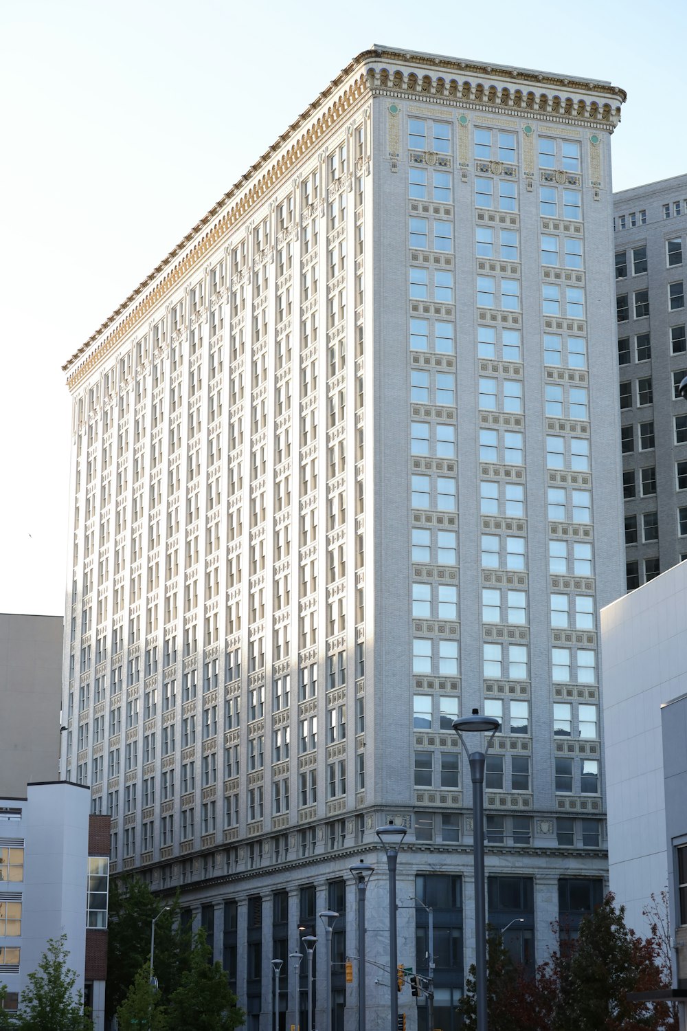 a large white building with many windows on it