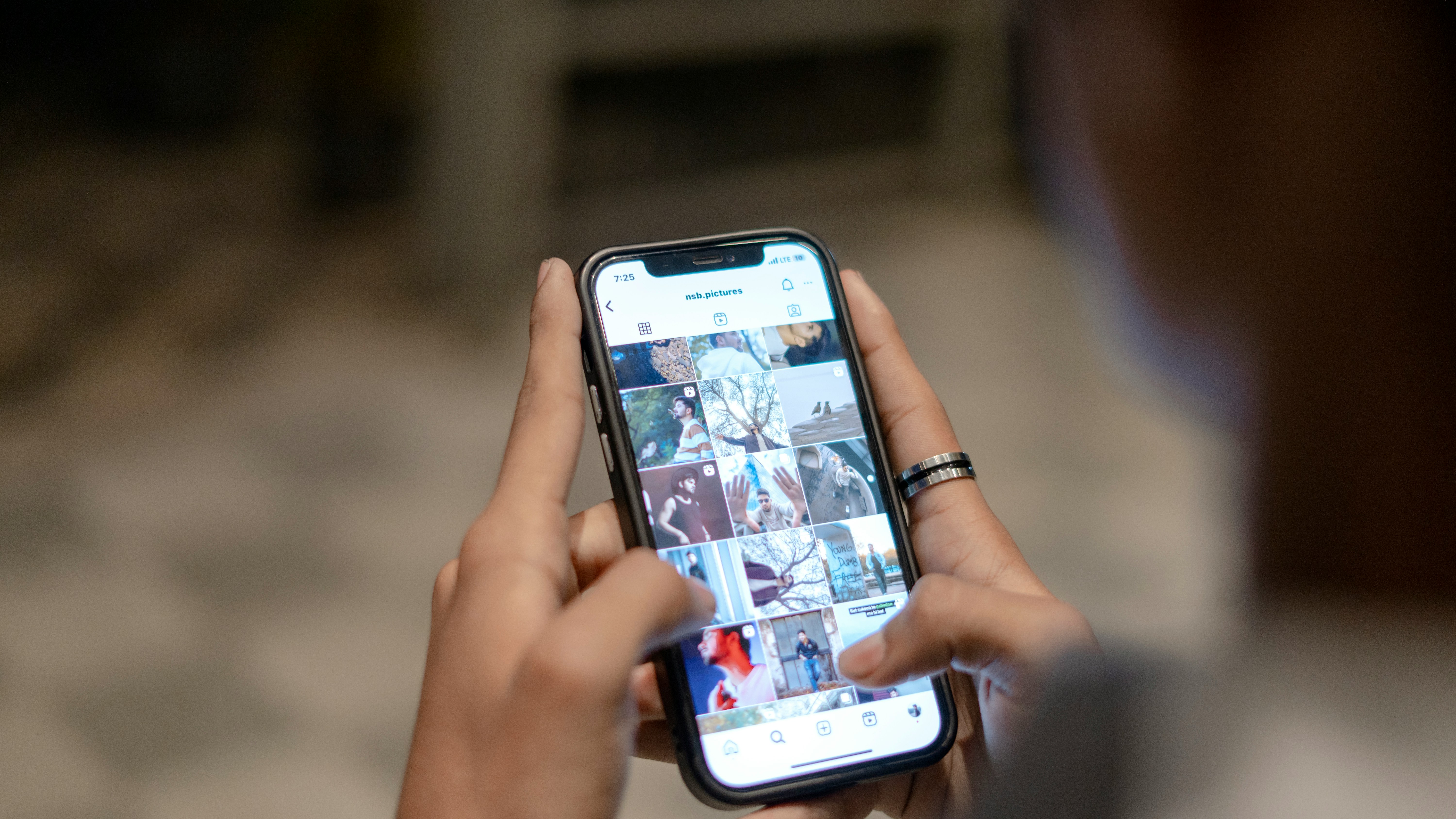 Frames That Stop the Feed: Designing for the Era of the Vanishing Viewer