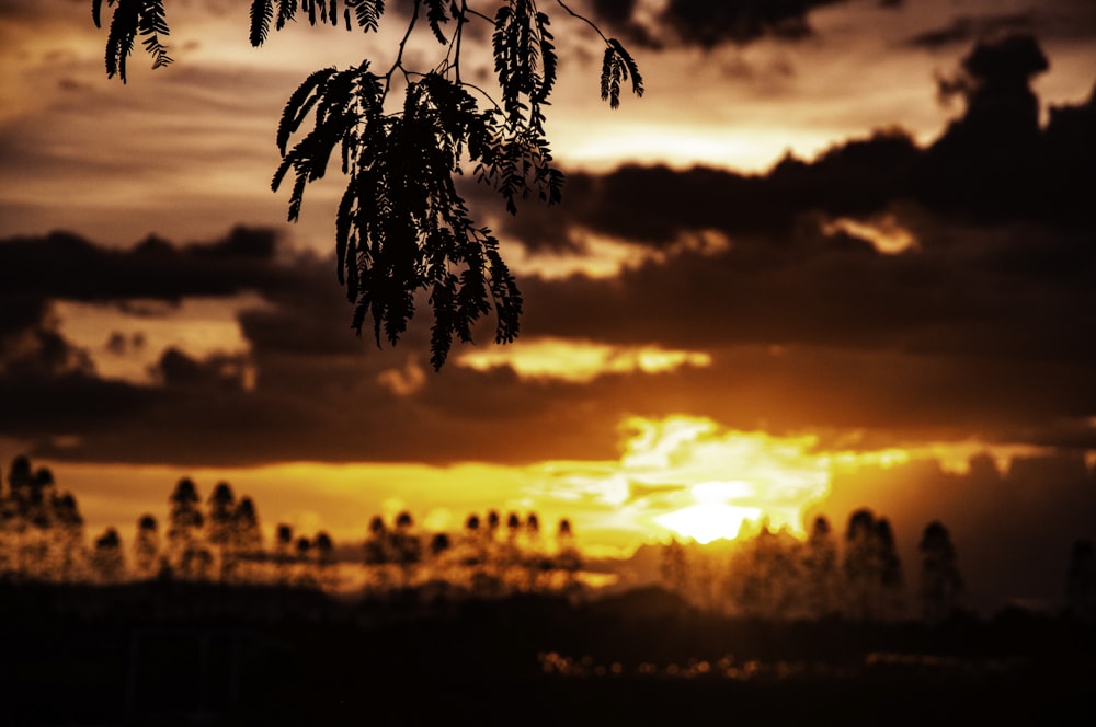 the sun is setting behind the clouds in the sky