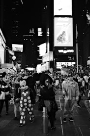 Photo 1683218890027 Ba75ea7ba2a8?q=85&w=275&h=275&fit=crop
