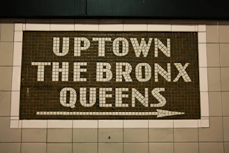 a subway sign that reads up town the bronx queens