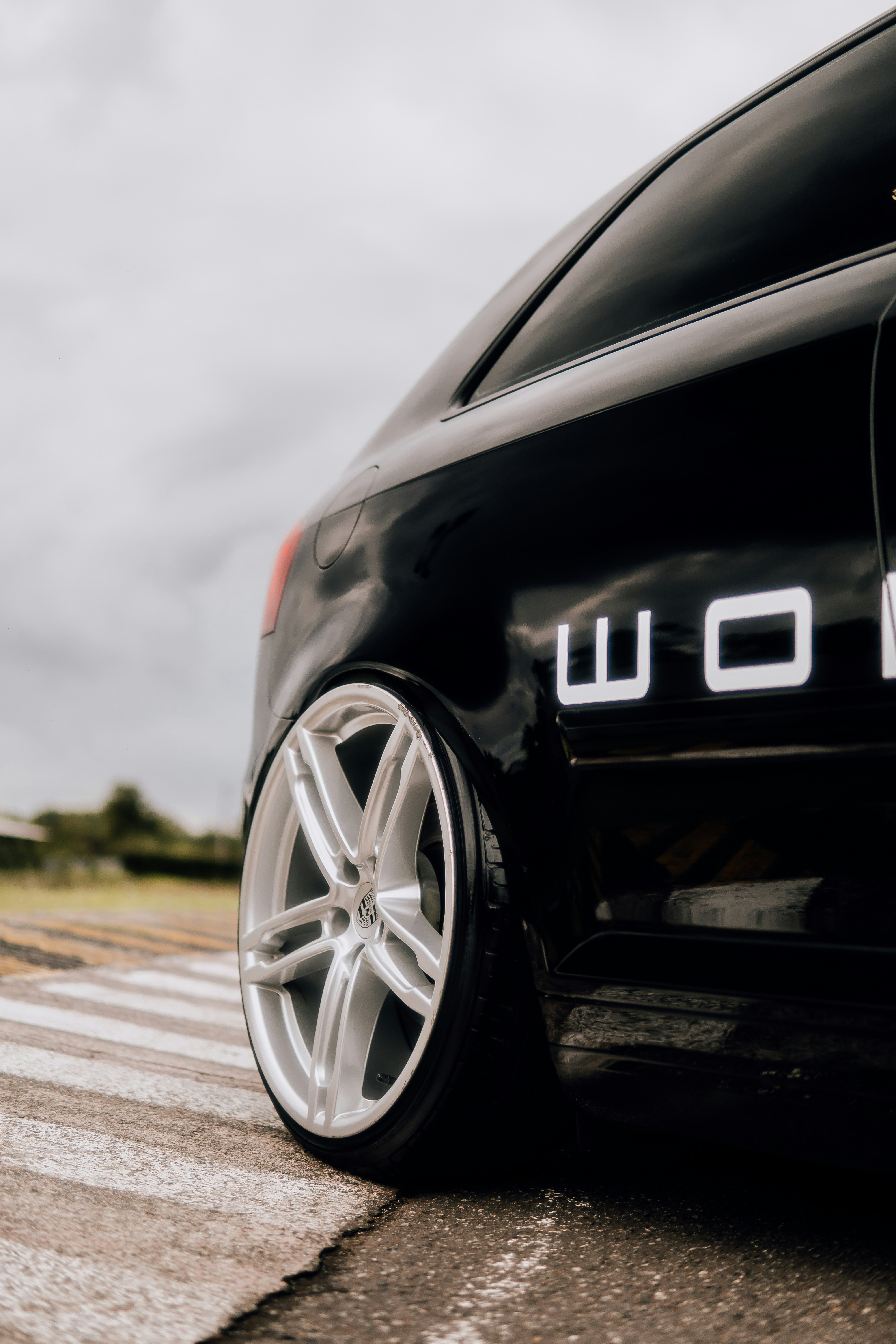 photo-1683226321848-fa6fd1565ee0?ixid=M3