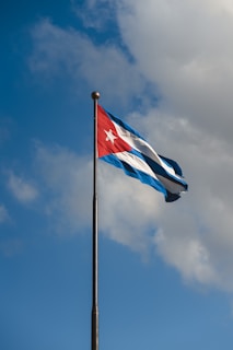 cuba flag: cuba travel guide