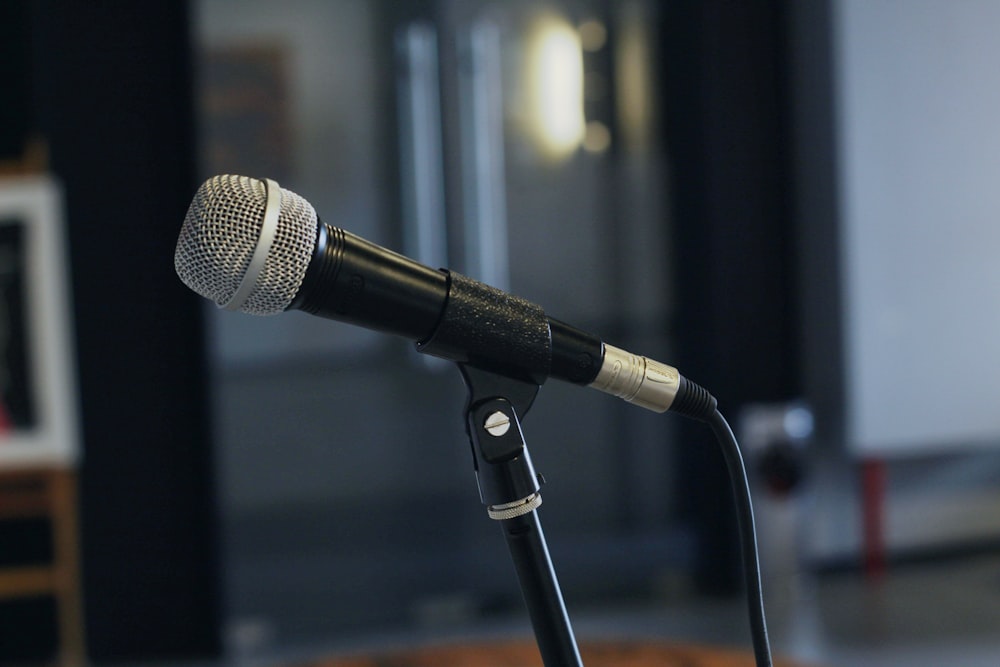 a microphone that is sitting on a table