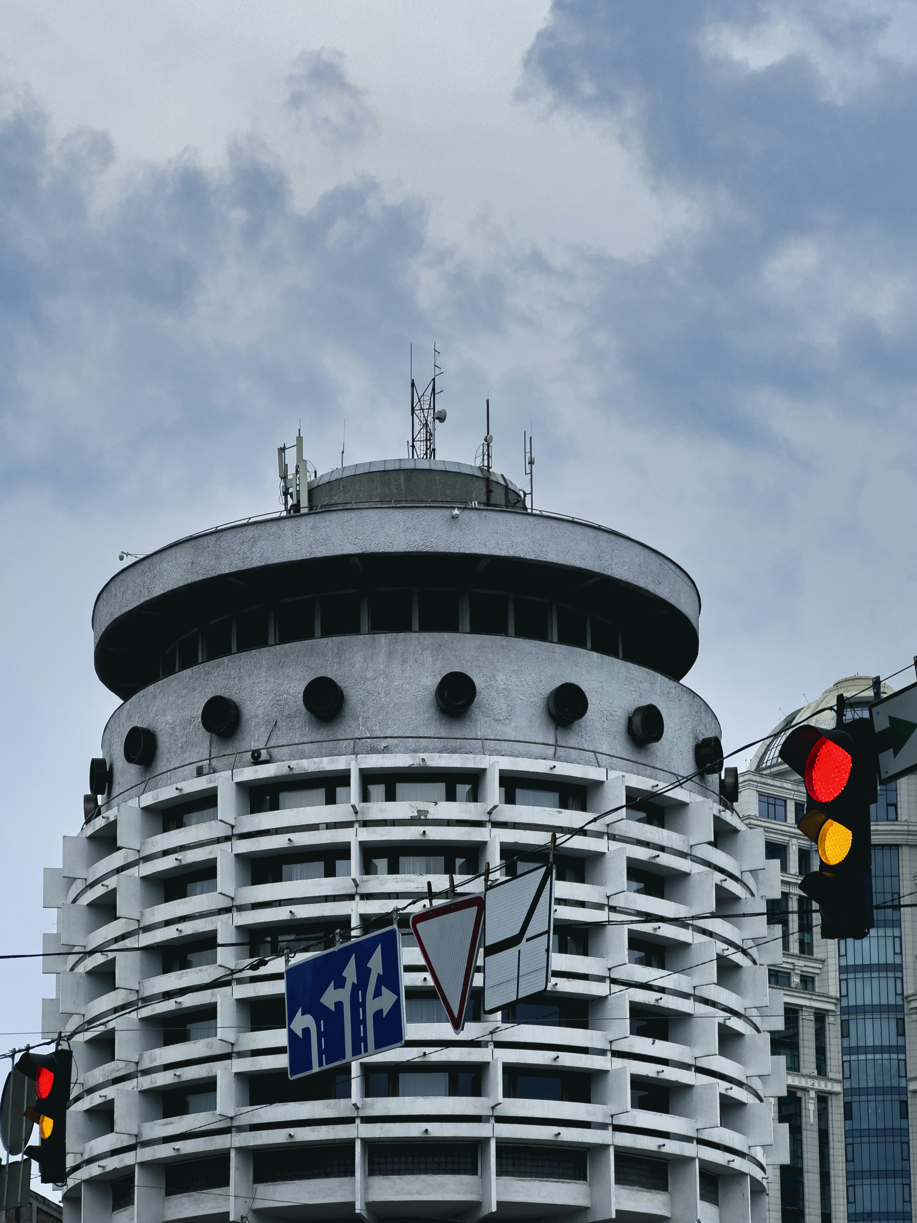a traffic light and a building with a sky background