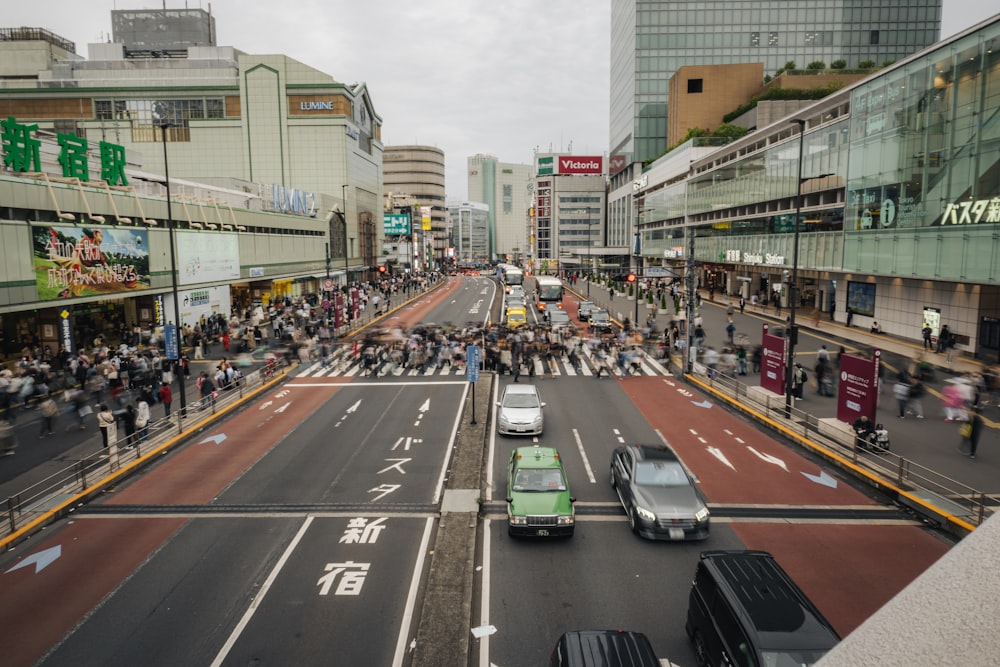 a busy city street filled with lots of traffic