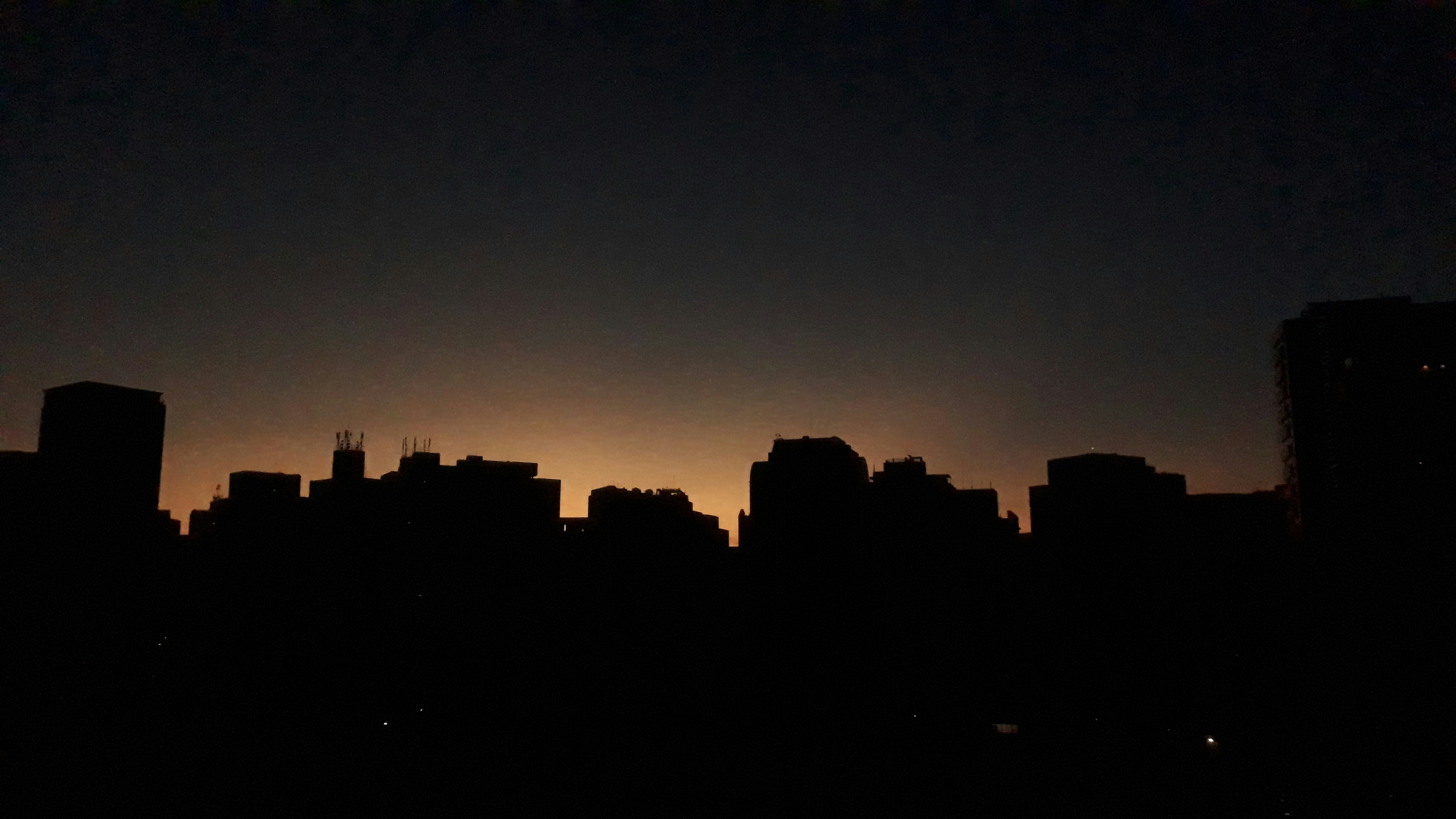 Apagão em São Paulo: prejuízo bilionário e milhões de imóveis ainda sem luz