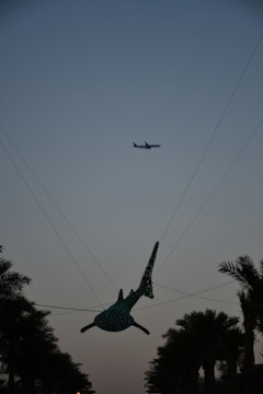Aleta del Tiburón sculpture with tourists enjoying the sunny day.