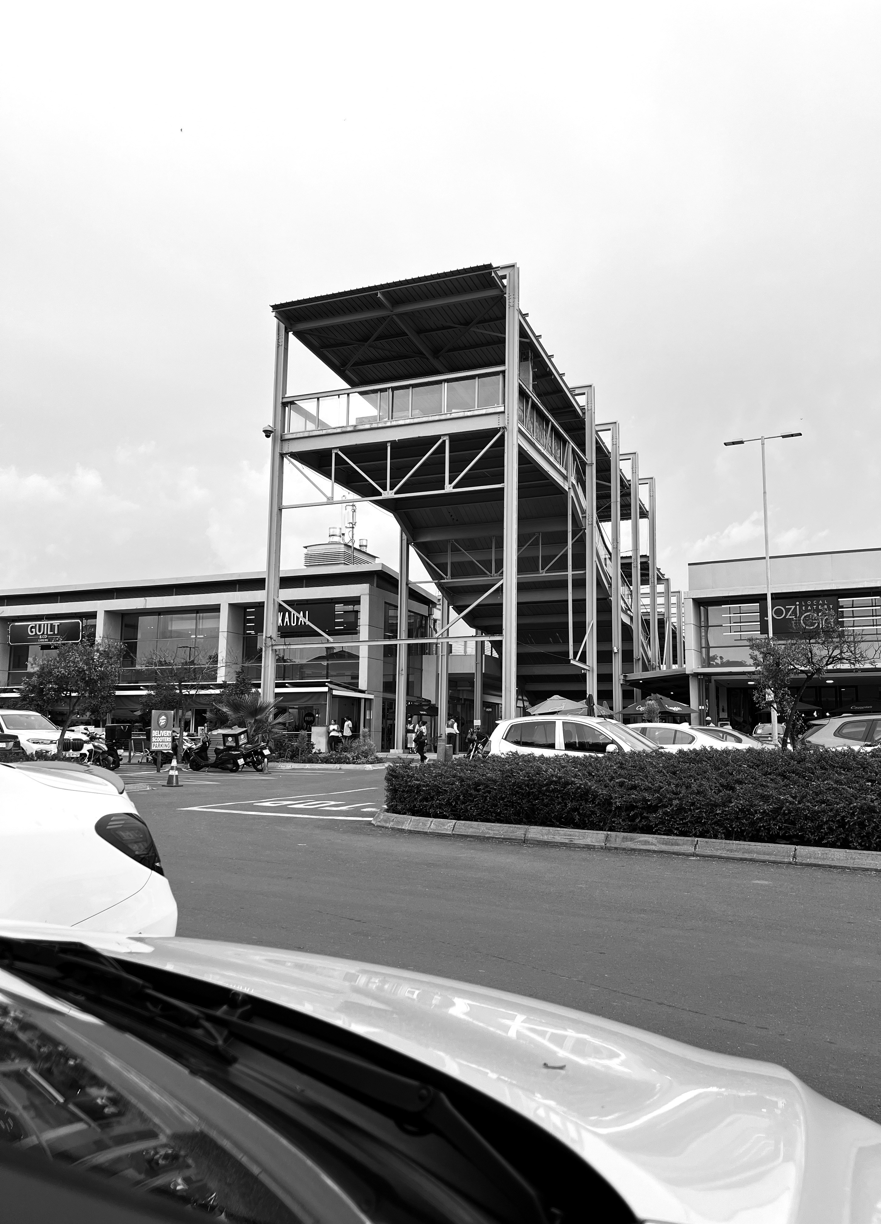 Cara Memarkir Kendaraan Roda Empat di Mall: Panduan Lengkap