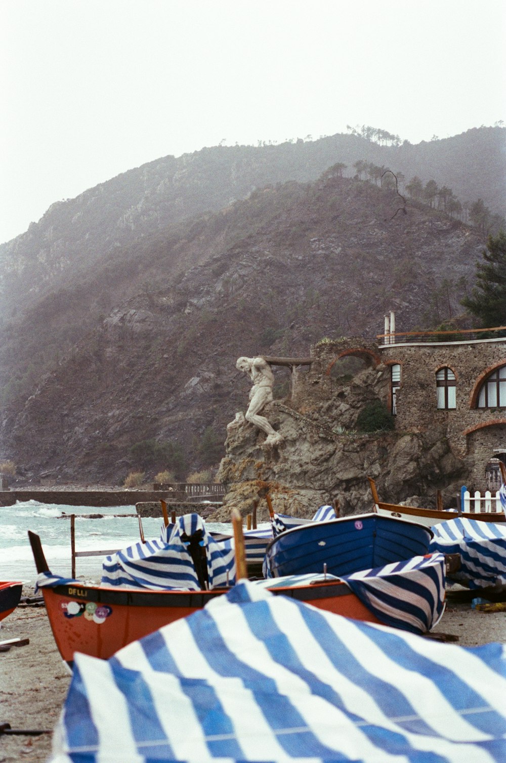 a group of boats sitting on top of a sandy beach