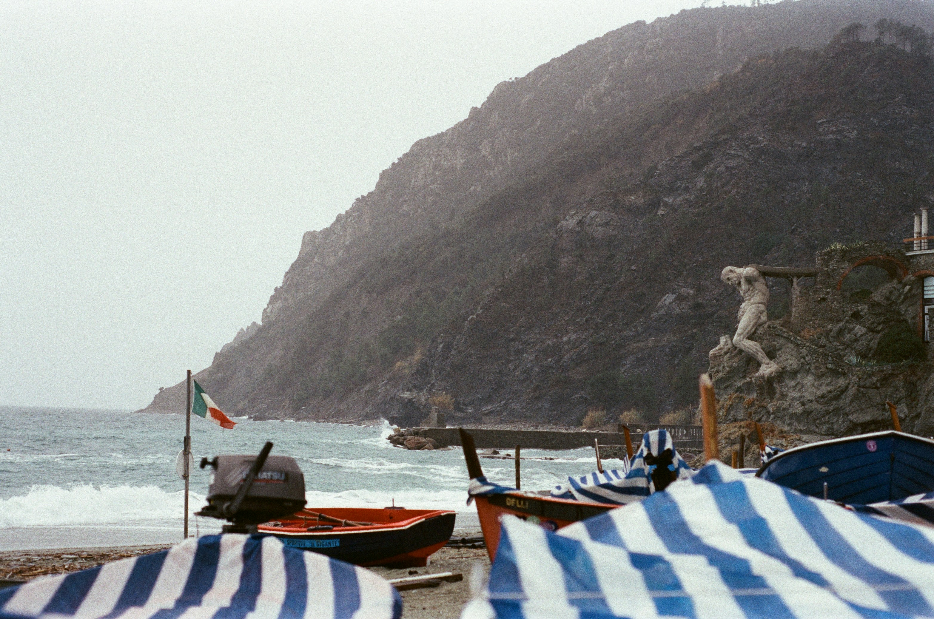 Italian seaside: Hidden Gems: Lesser-Known Beaches