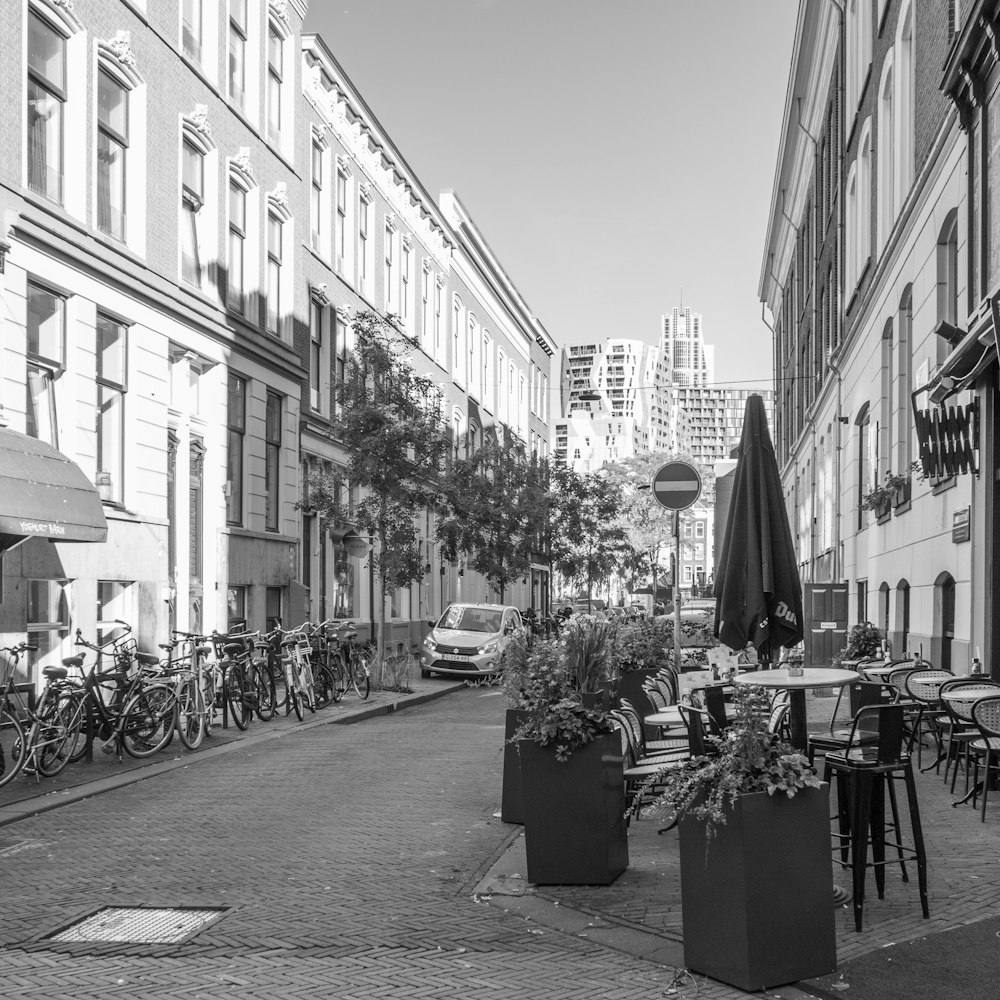 a black and white photo of a city street