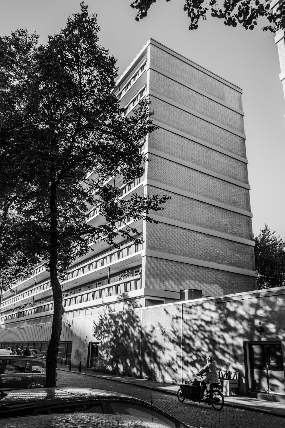 a black and white photo of a building