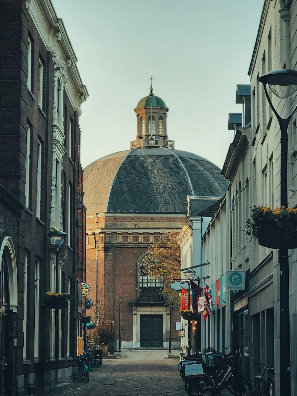 a building with a dome on the top of it