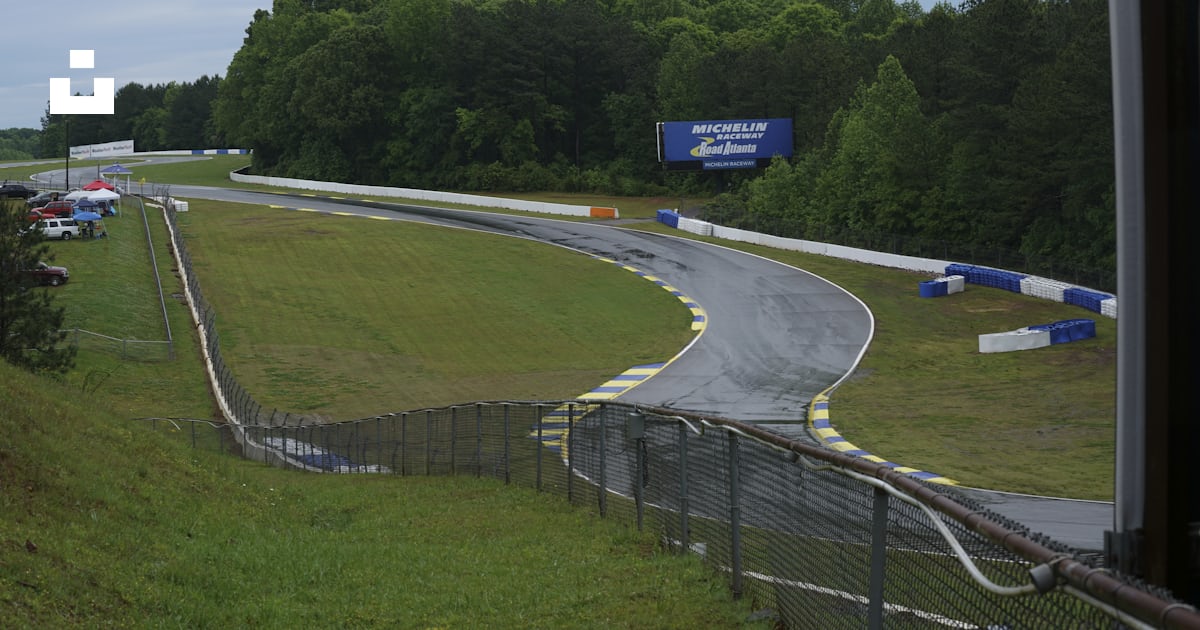 A view of a race track from a distance photo – Free Track Image on Unsplash