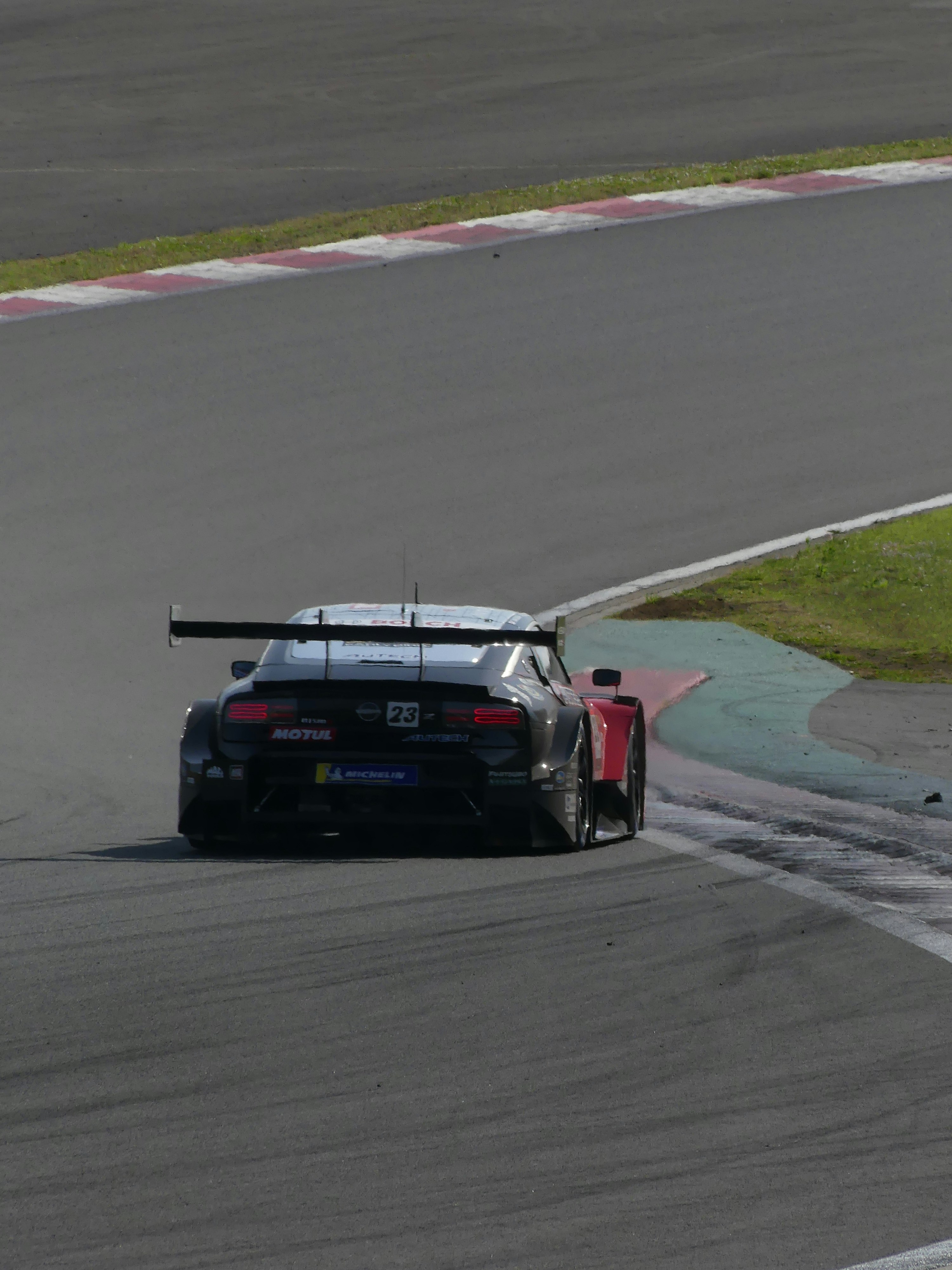 A race car driving on a race track photo – Free Car Image on Unsplash