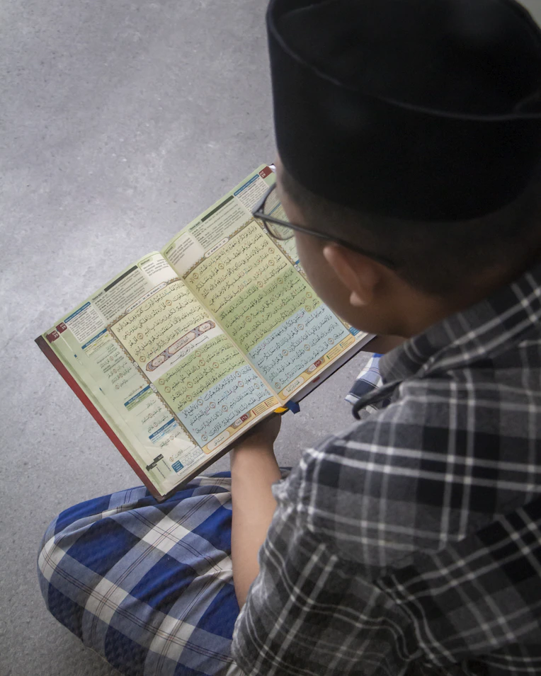 Siswa belajar Al-Qur'an dan Teknologi