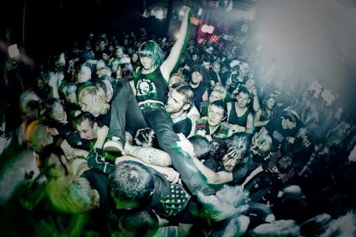 a group of people in a crowd with one person on the back of the crowd