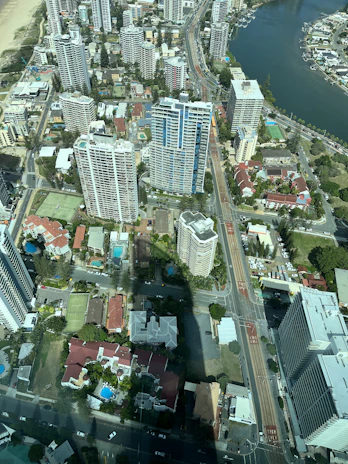 Aerial view of a vibrant neighborhood with Nilevista properties clustered near the river.