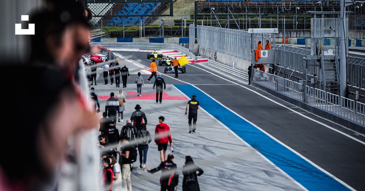 A group of people walking down a race track photo – Free Mogyoród Image ...