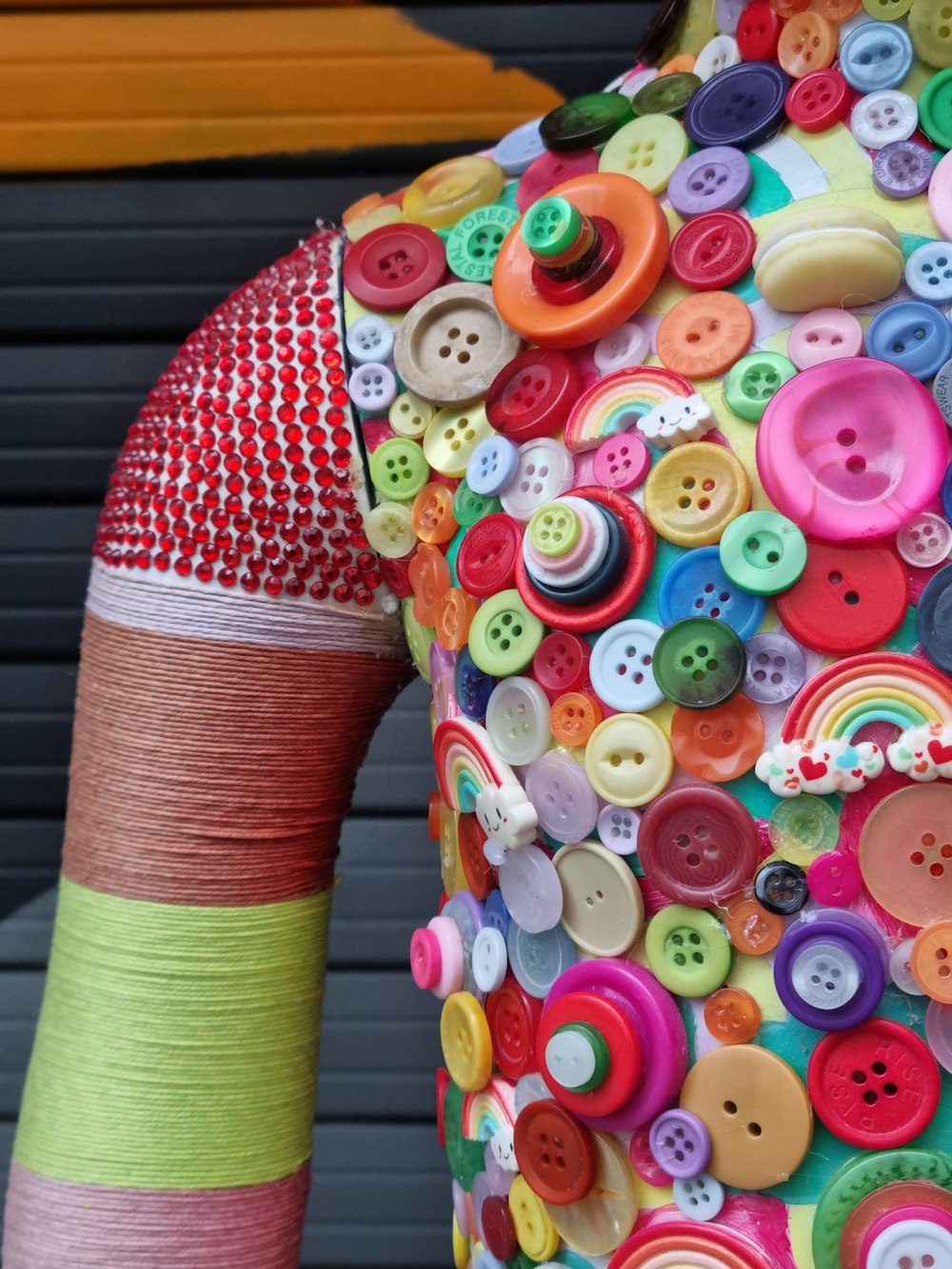 a woman's colorful shirt with buttons on it