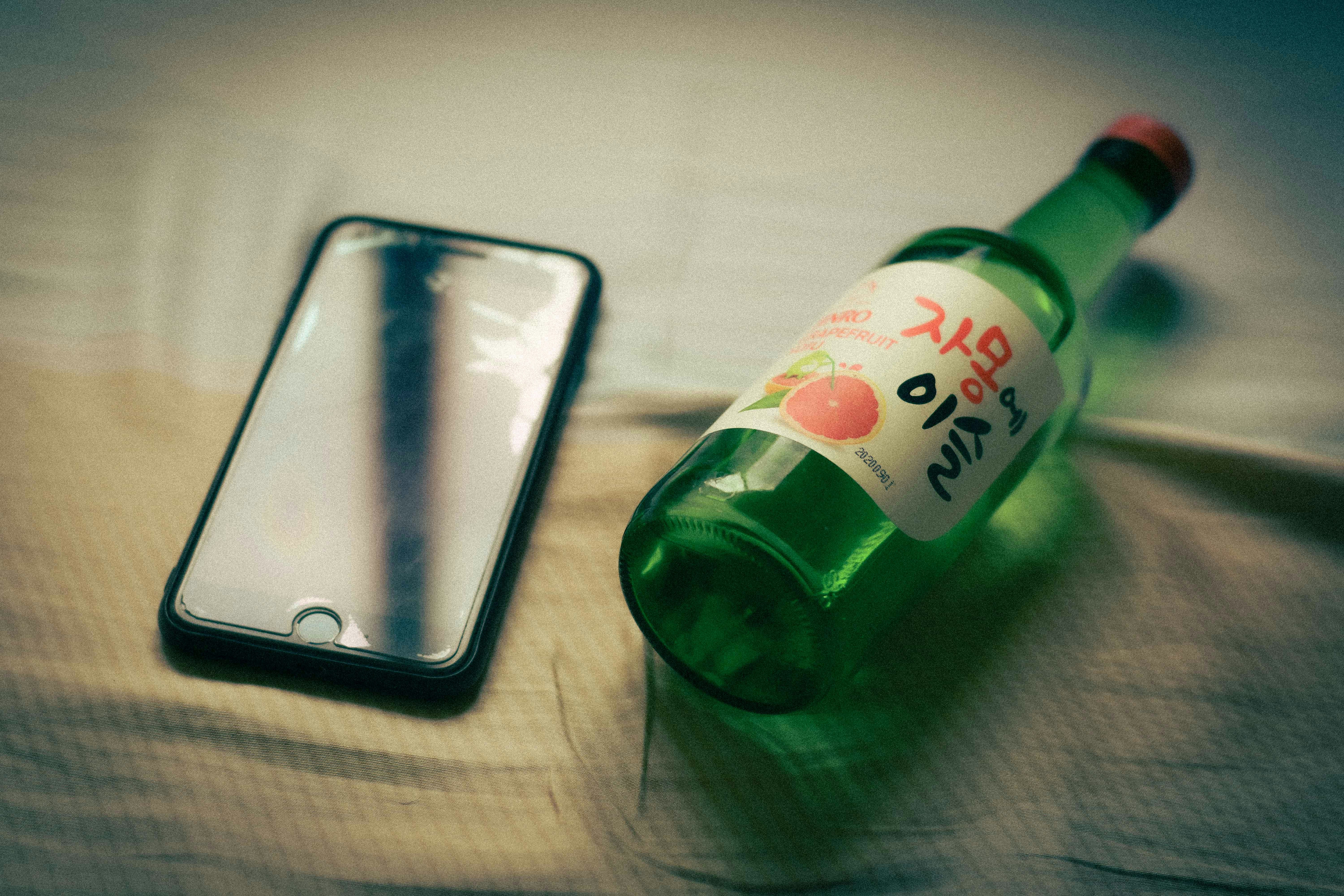 Dicas para lembrar de beber água: aplicativos, garrafas marcadas e alarmes