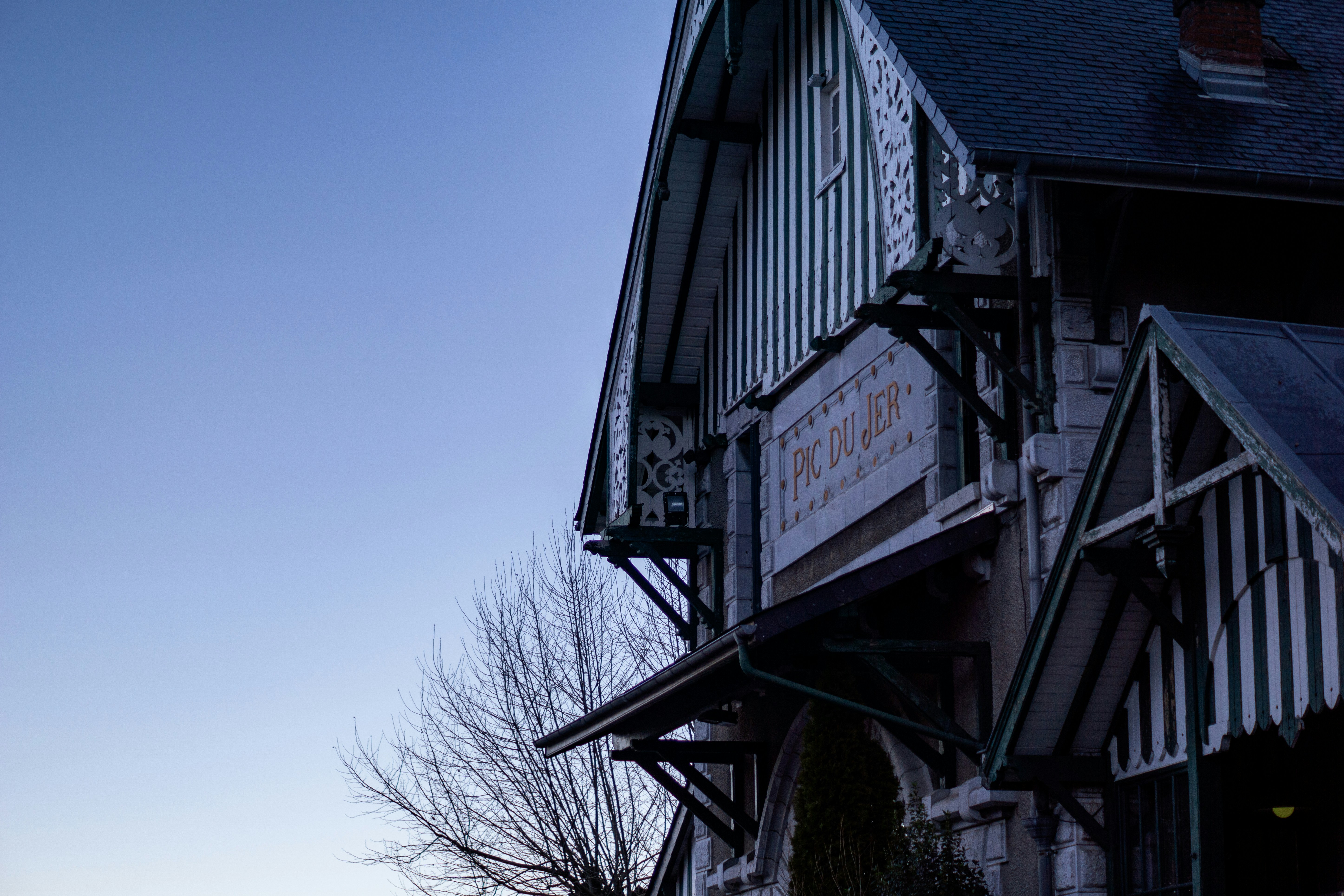 Photo by jbonunsplash