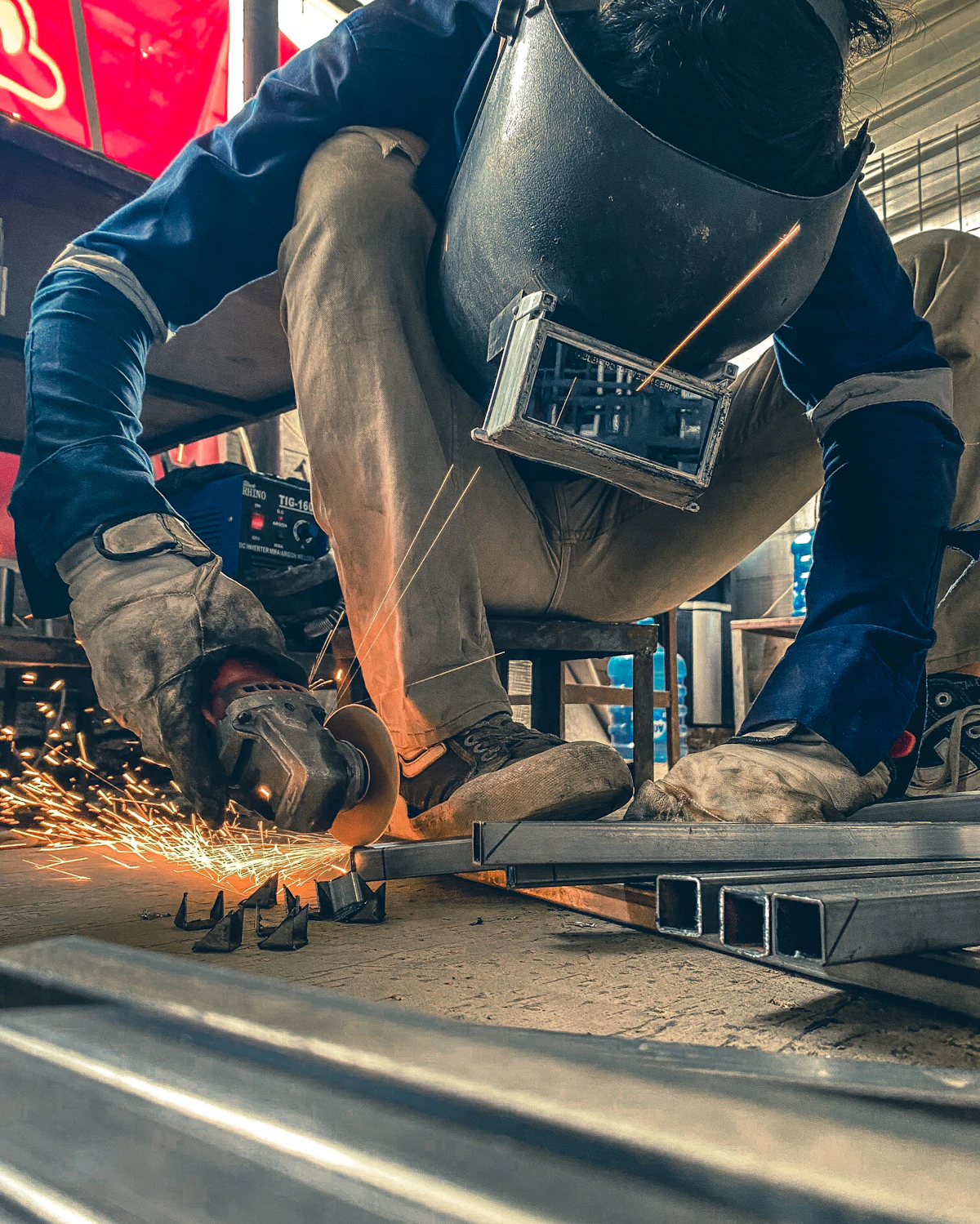 Depressed centre grinding wheels