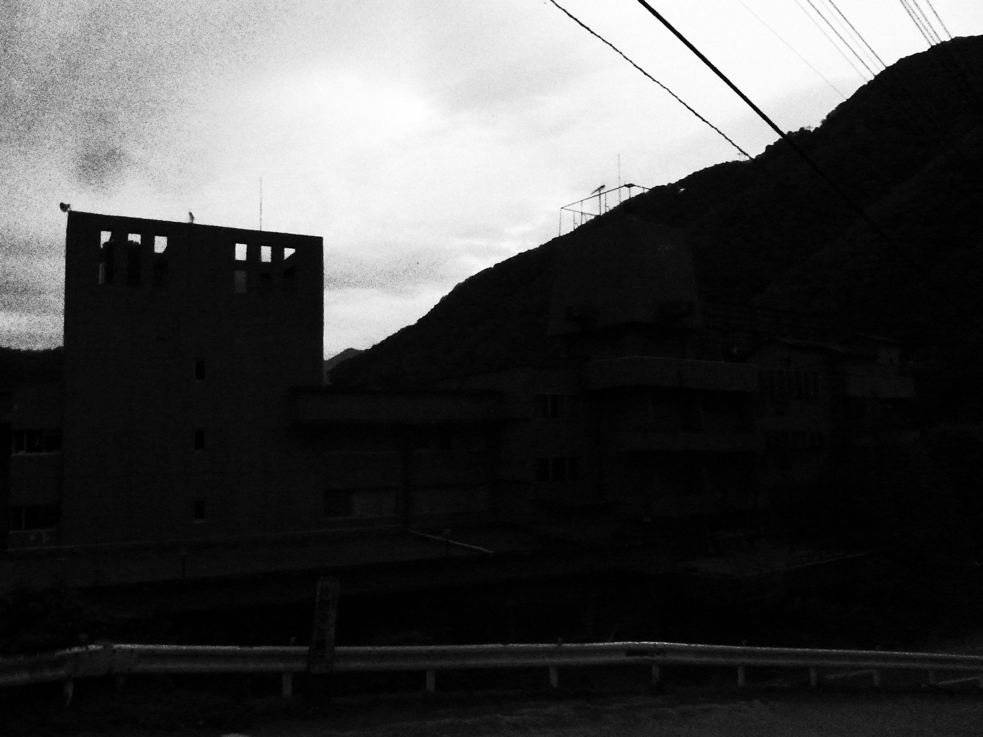 gray computer monitor