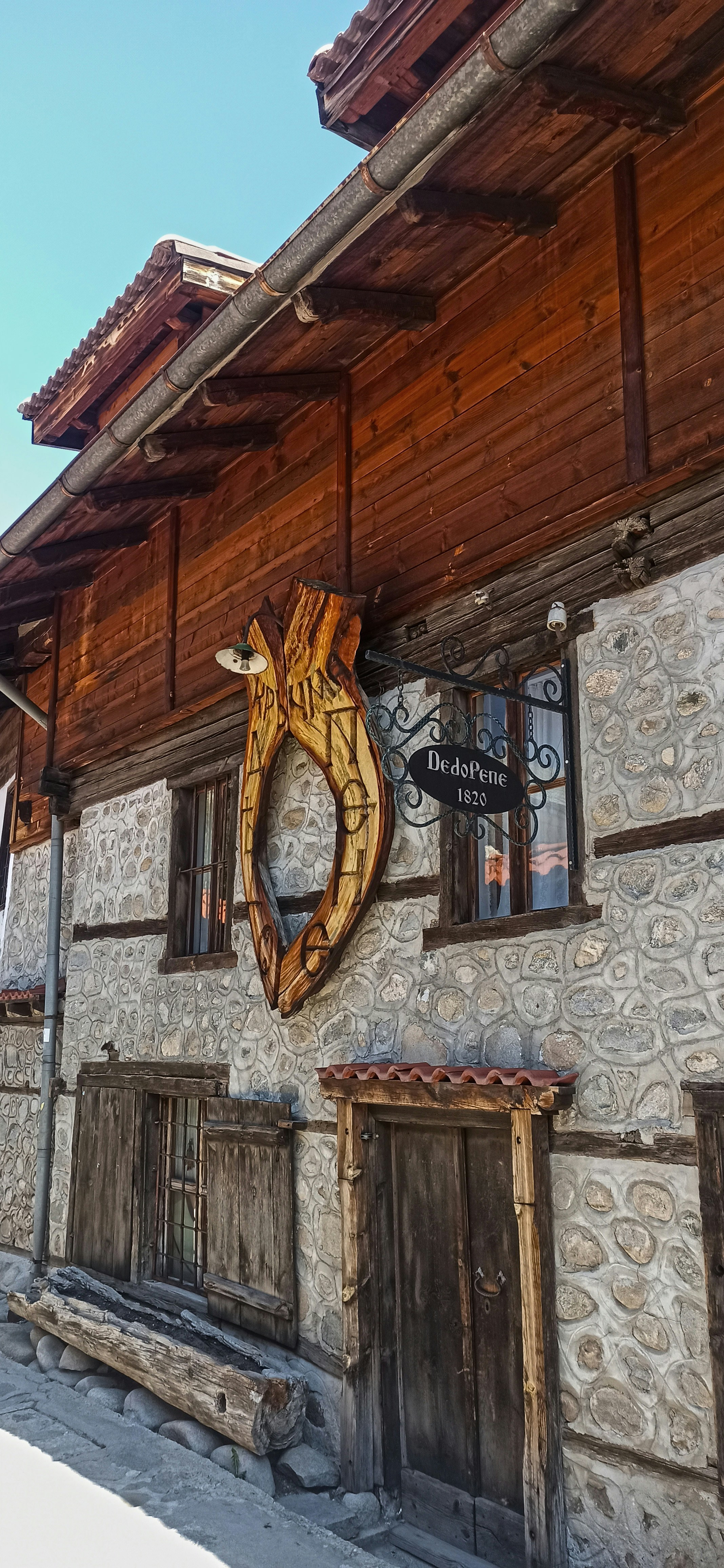 Cafés and Breakfast Spots: Morning Fuel and All-Day Hangouts