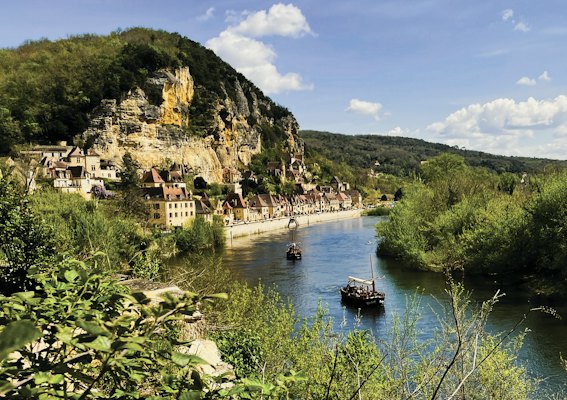La Roque-Gageac and its boats on the Dordogne — near Sarlat, France