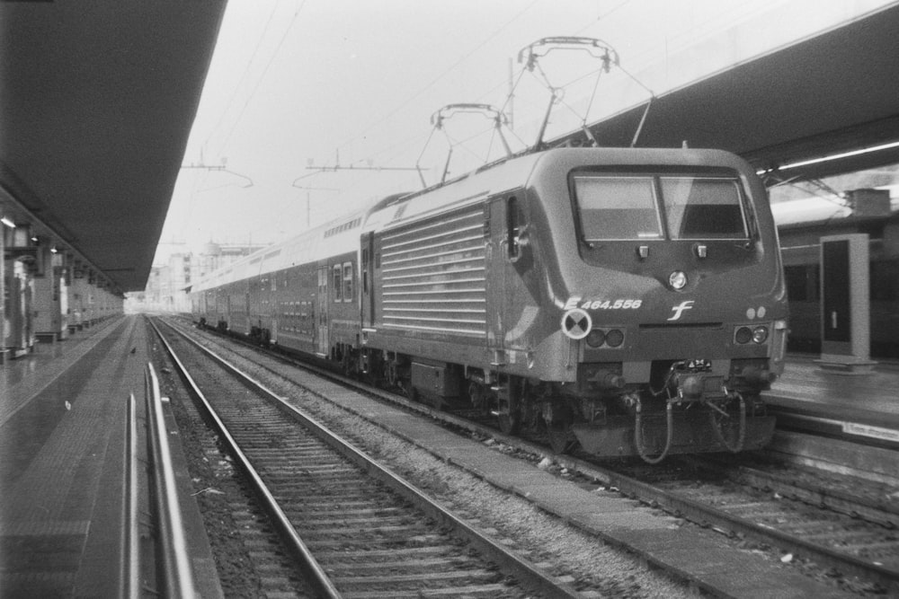 a black and white photo of a train at a train station