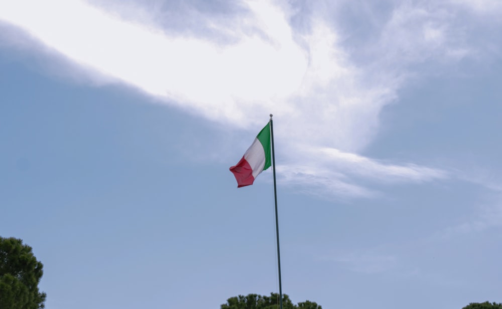 the italian flag is flying high in the sky