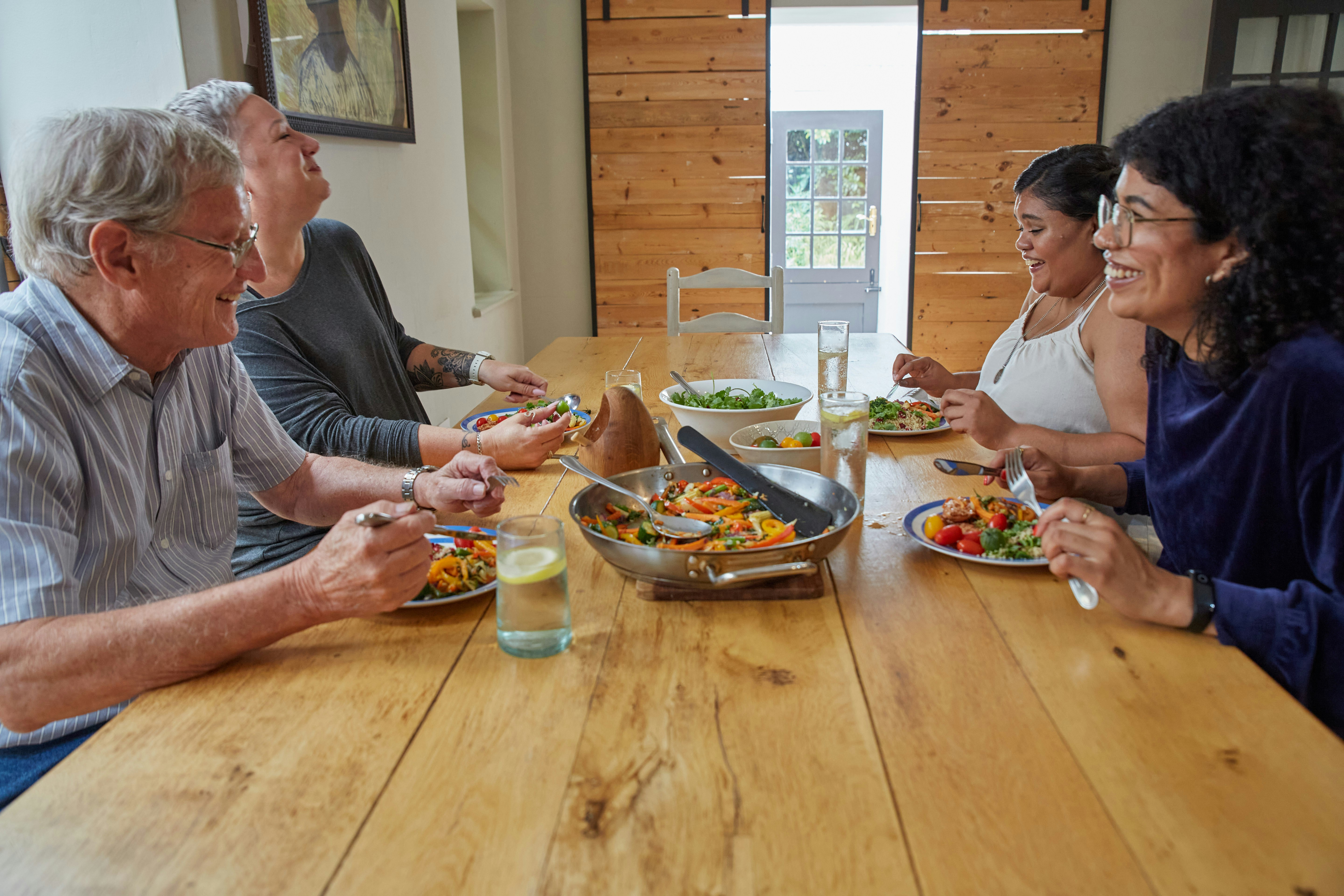 Pass the Plate, Pass the Story: How Intentional Family Dinners Became a Cultural Art Form