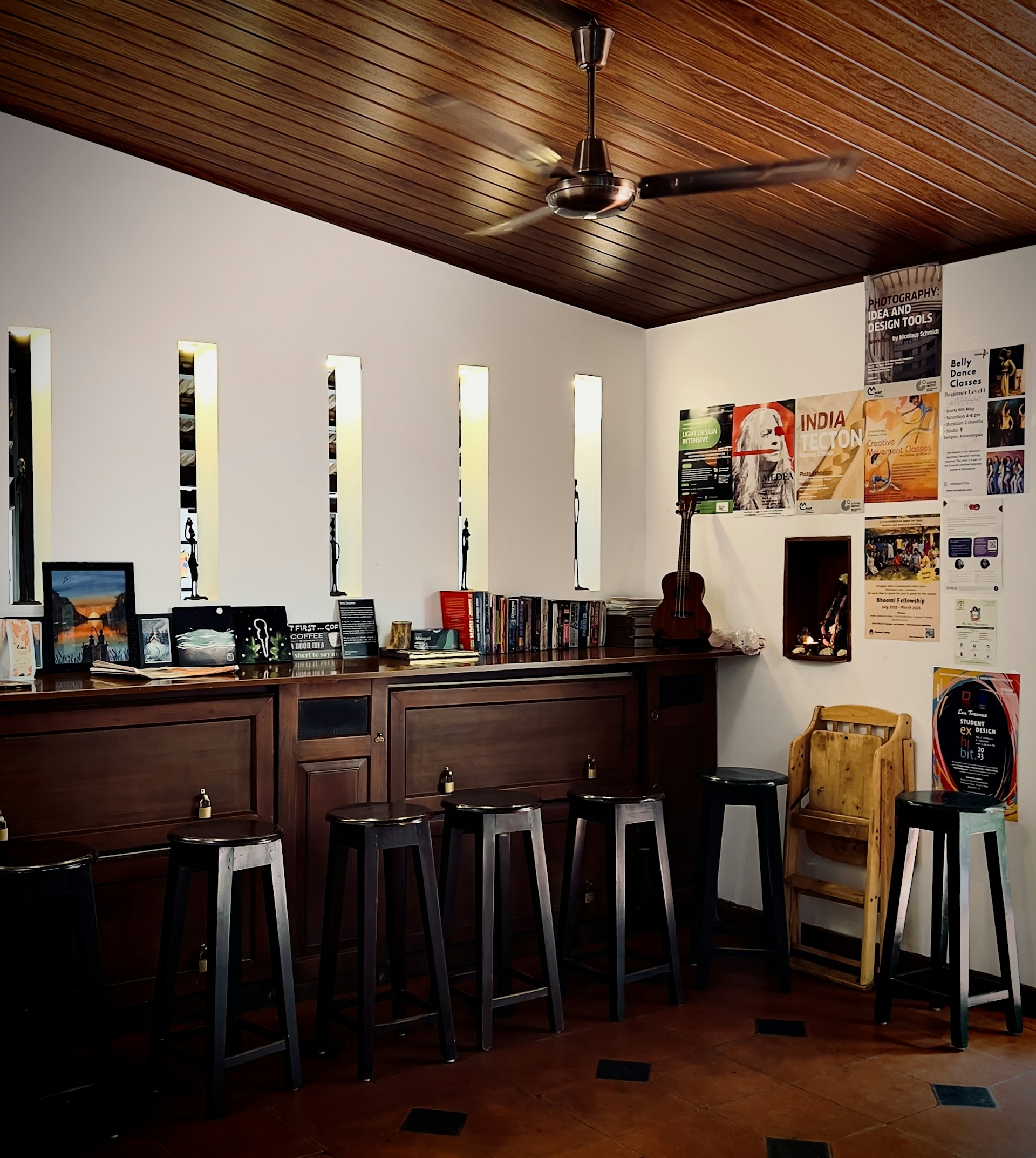 black and white bed linen