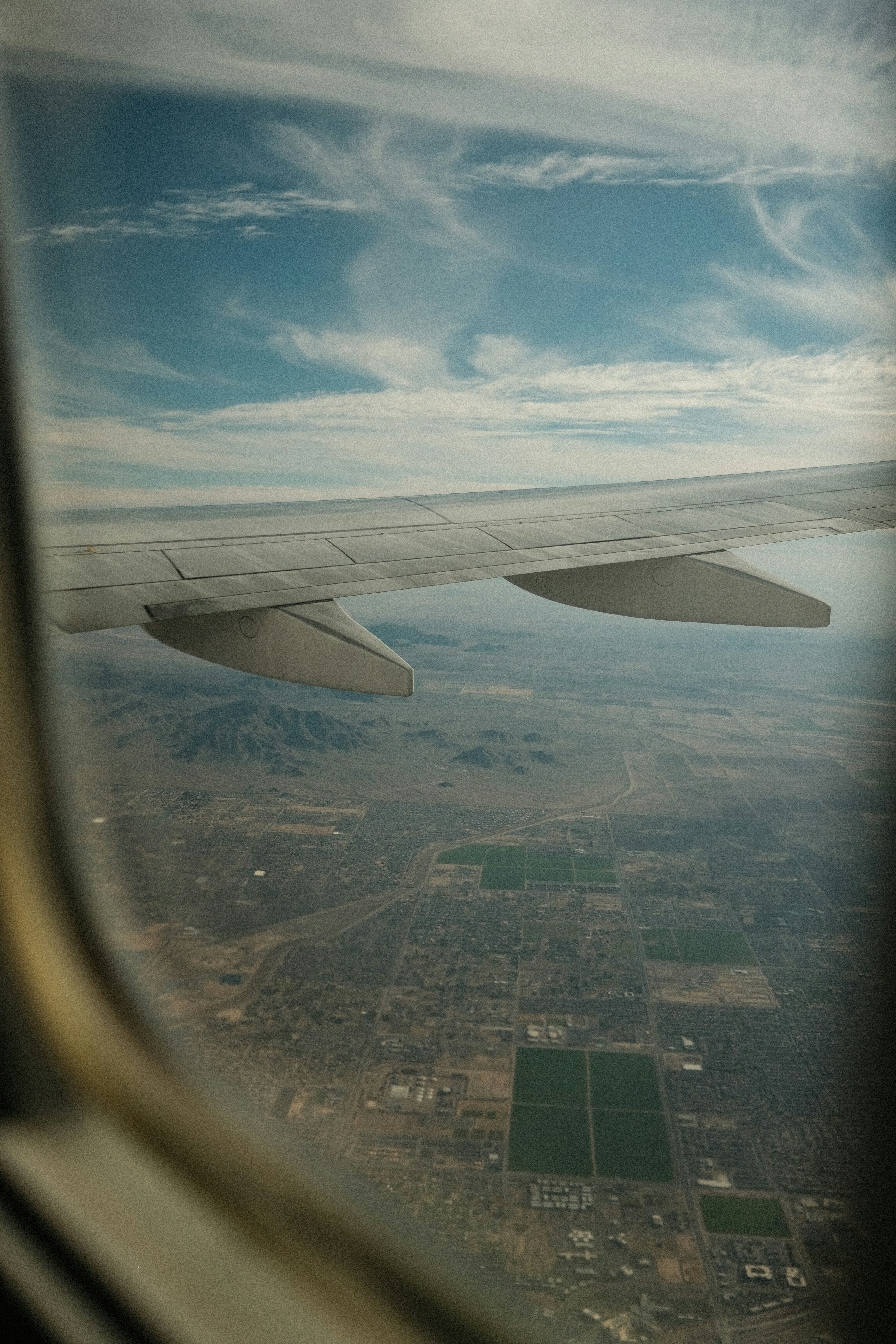 a view of the wing of an airplane