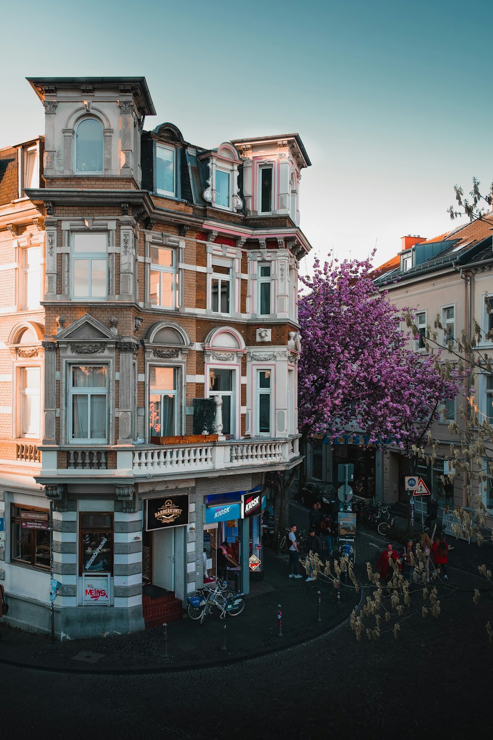 a building with a lot of windows and balconies