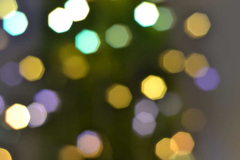 a blurry photo of a christmas tree with lights
