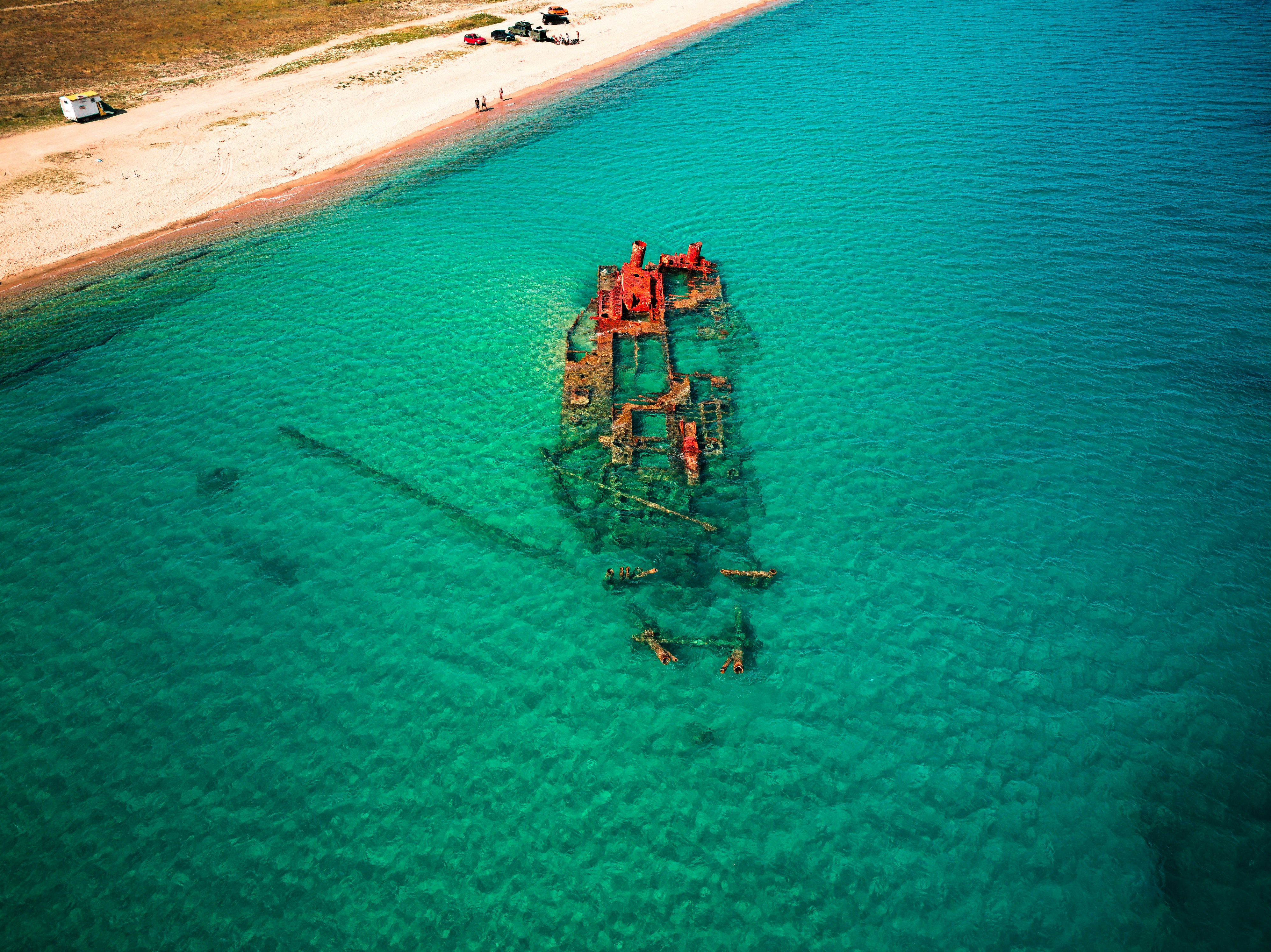 A boat sitting in the middle of a body of water photo – Free Beach ...