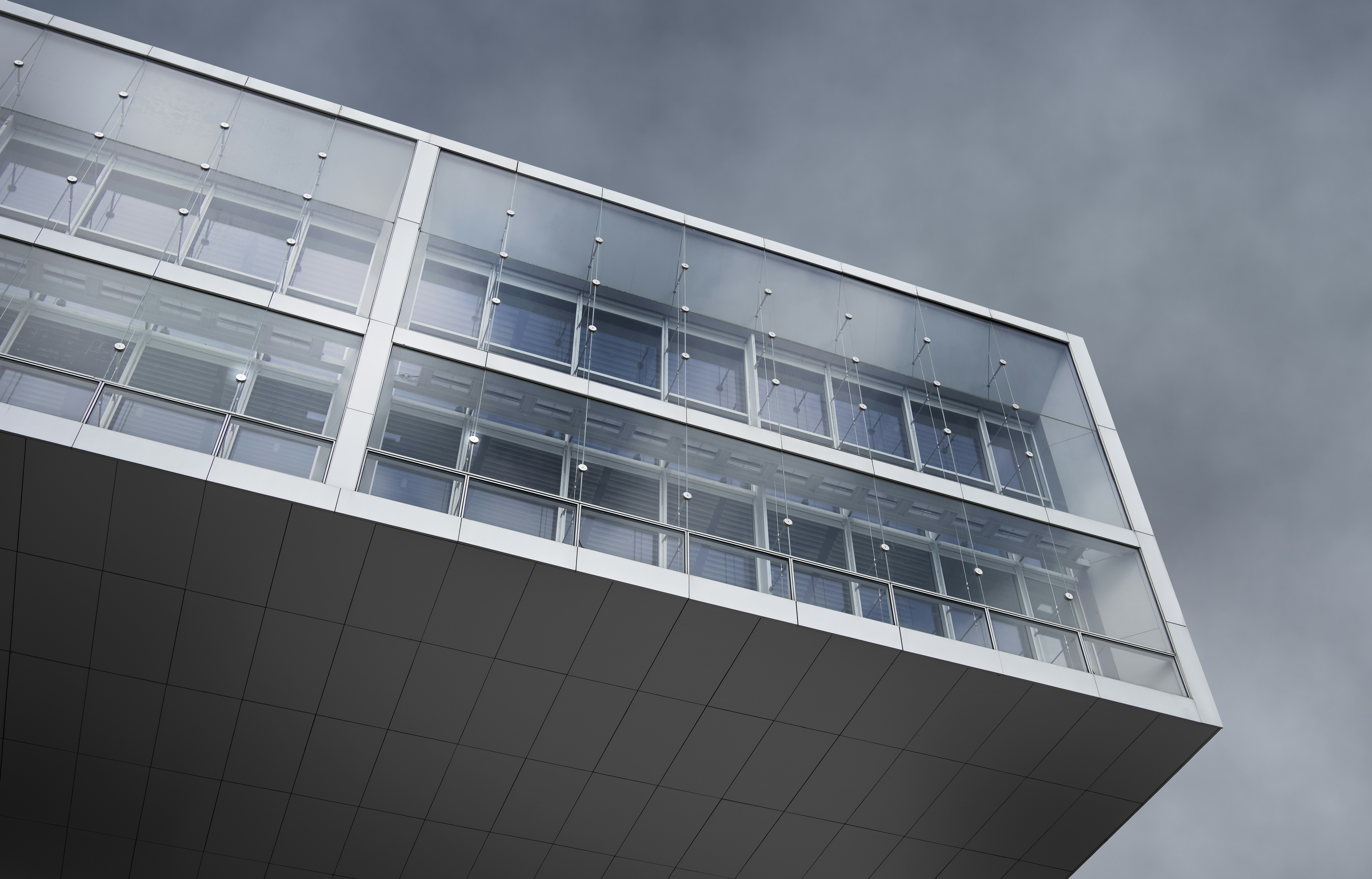 How to Read a Room Before You Speak