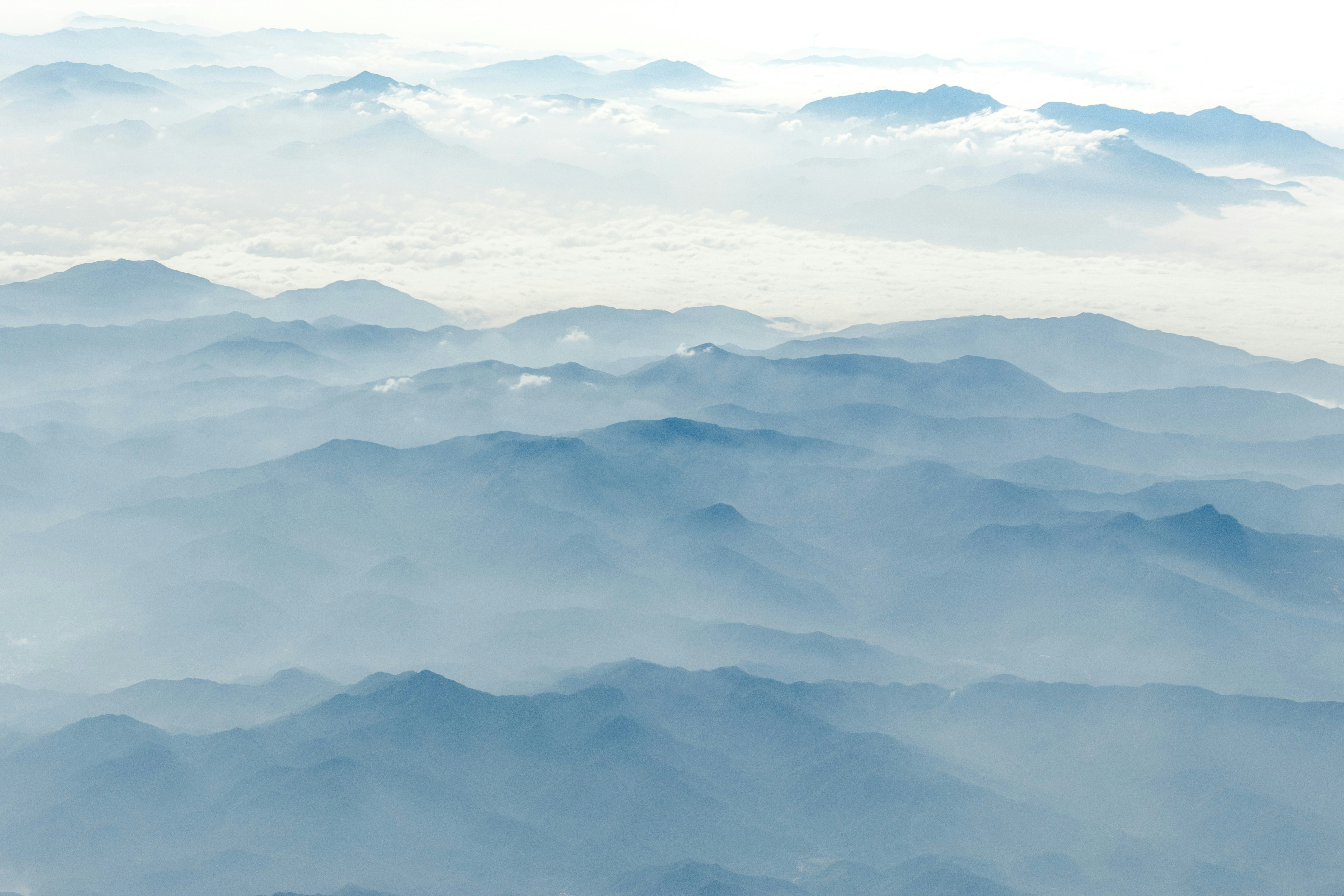 飛行機から見た山脈