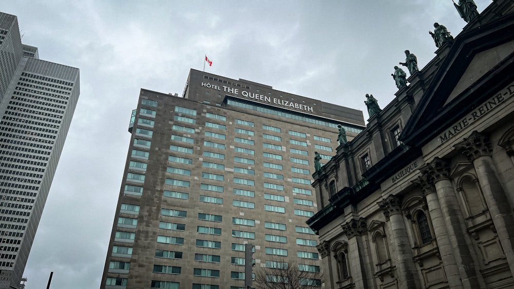 a very tall building with statues on top of it