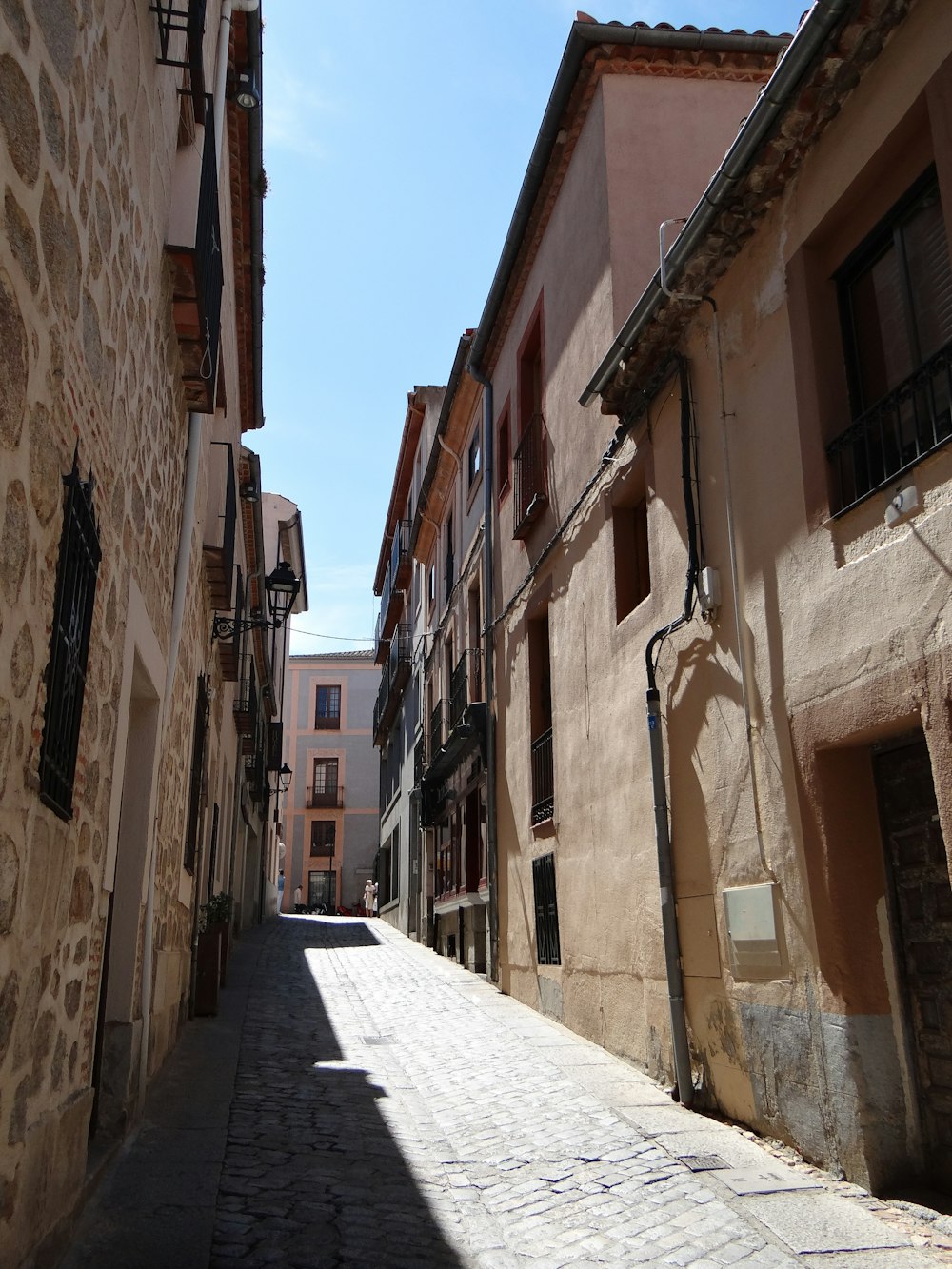 a narrow cobblestone street lined with buildings