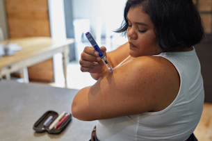 a person with an insulin injection pen