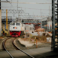 a train traveling down train tracks next to a building