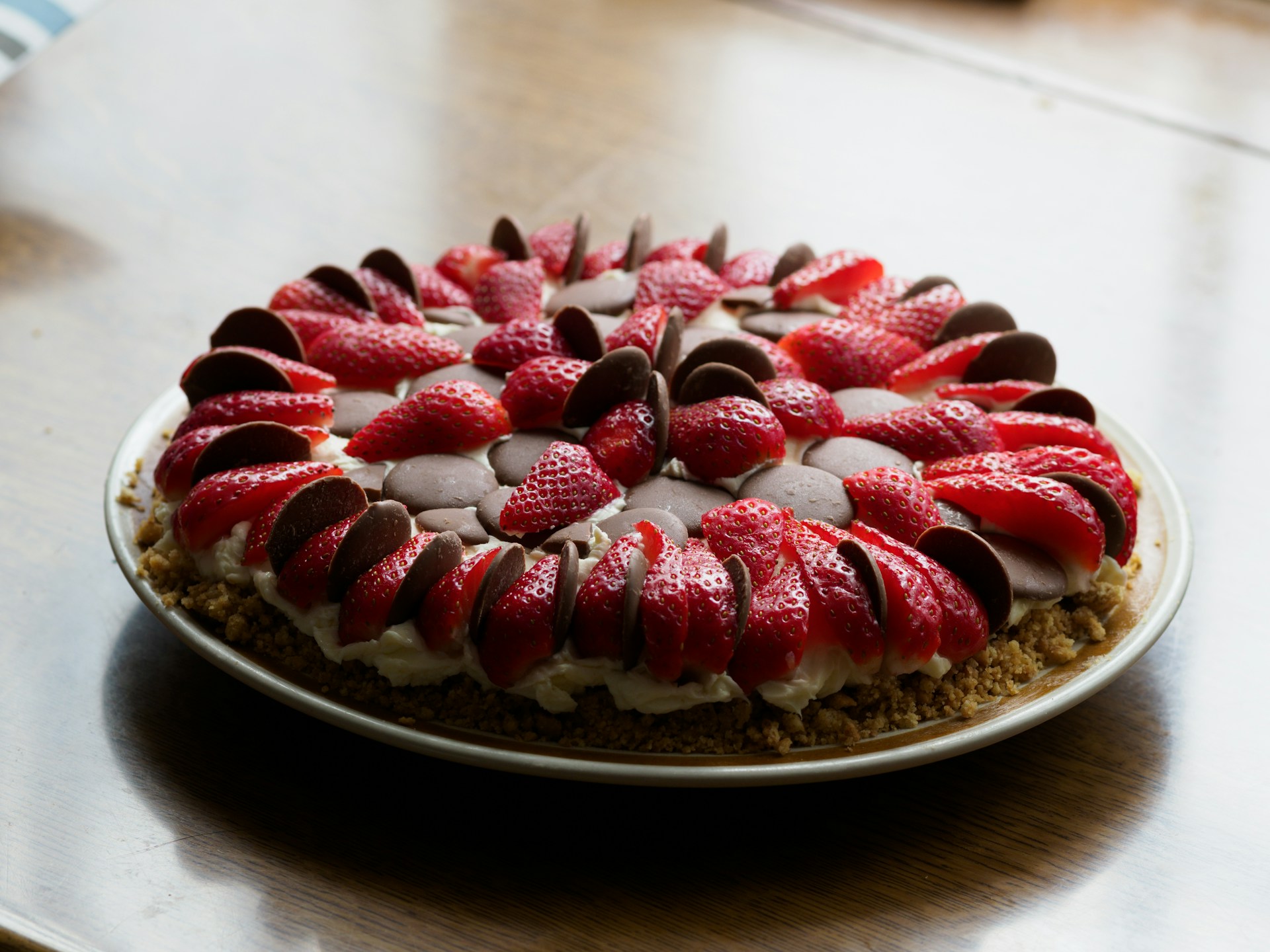 A tempting dessert pizza topped with Nutella and fresh strawberries, inviting guests to end their meal on a sweet note.