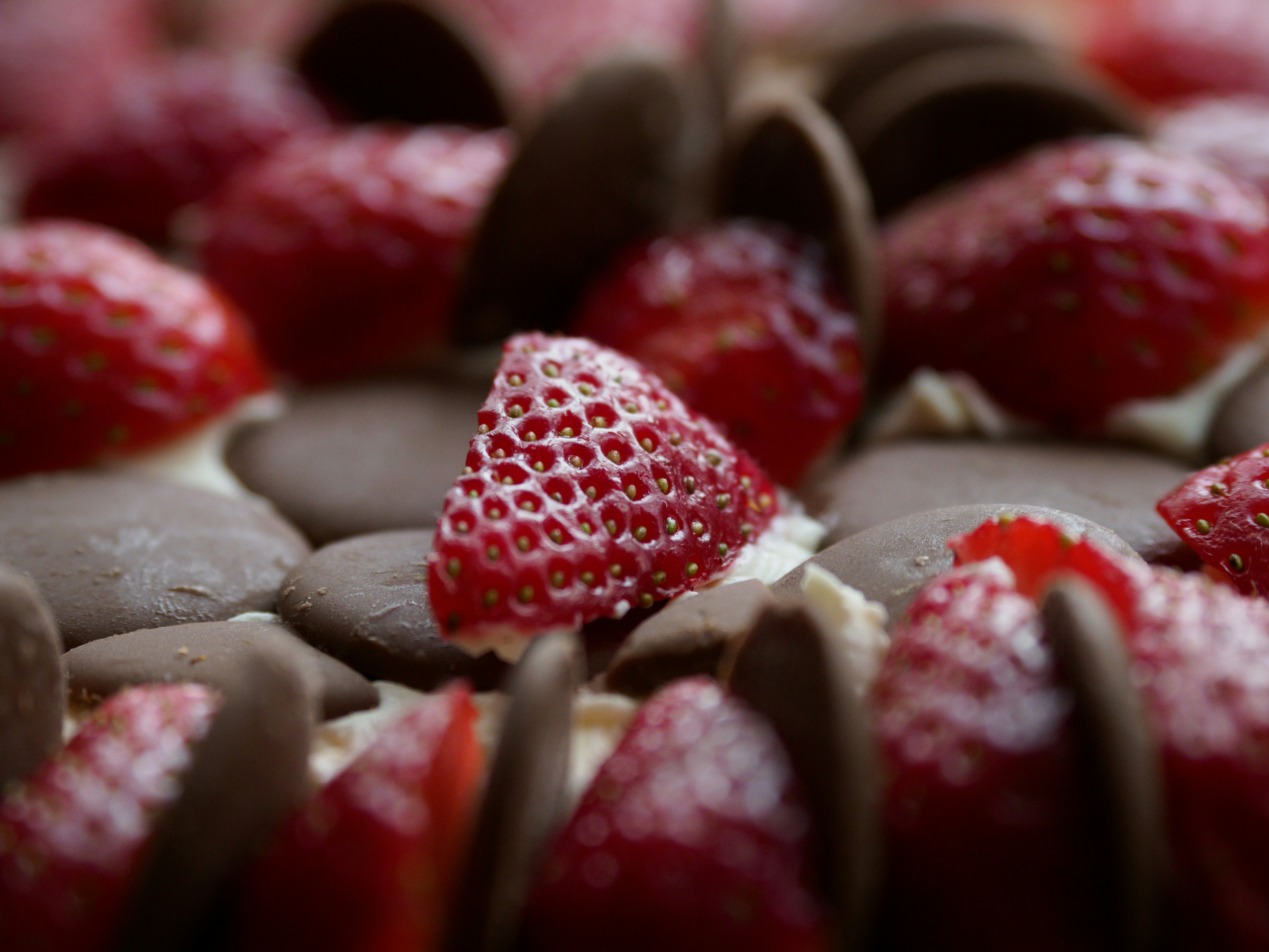 Dark chocolate-covered strawberries as a healthier sweet craving swap