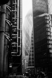 a black and white photo of a city street