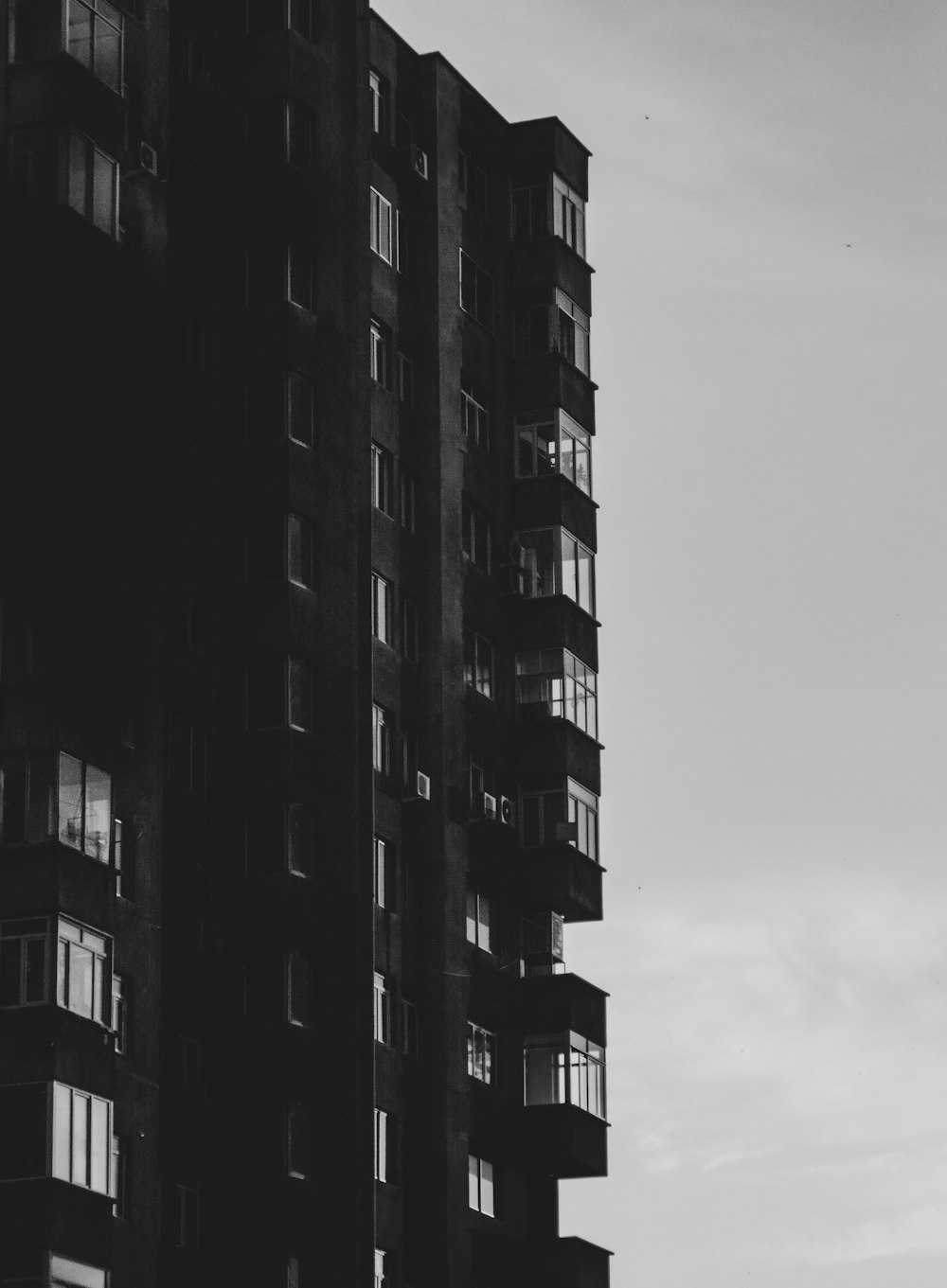 a black and white photo of a tall building