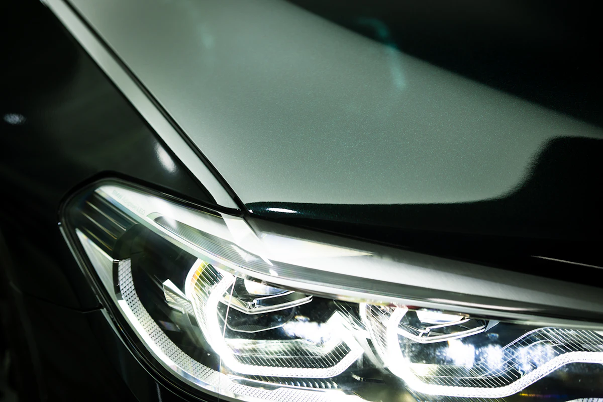 Rénovation phares — close-up phare BMW